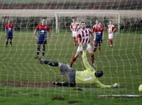 Leaders Salcombe held to a draw