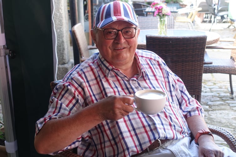 Alan Sherratt, Toasting the queen with a cup of coffee