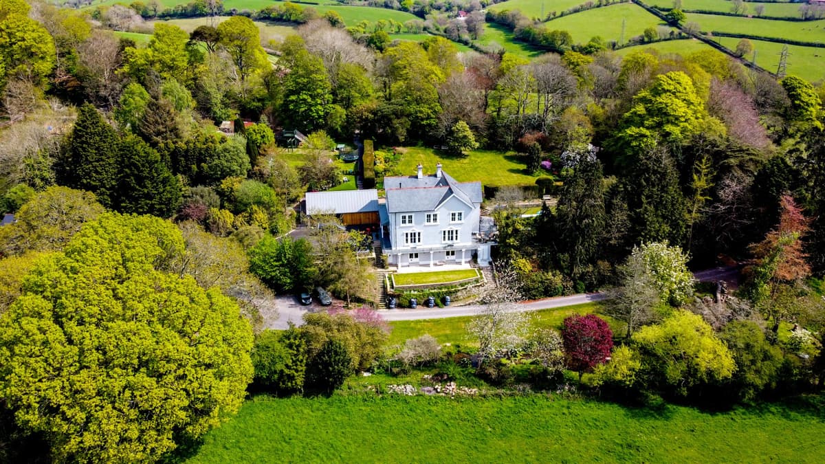 Stunning Kingsbridge garden opens for St Luke's Hospice for fifth time