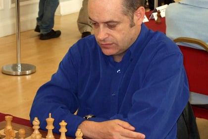 Chess Grandmaster to challenge local players