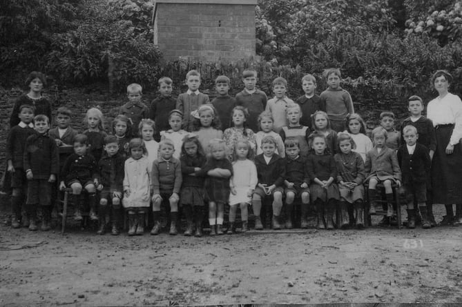 East Allington School group. October 1921