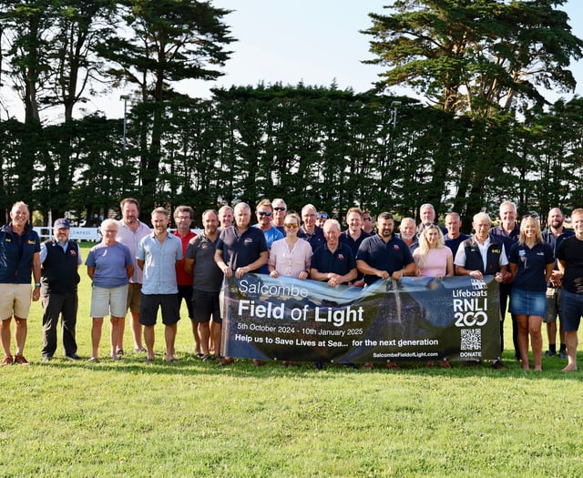 Salcombe RNLI take part in bicentenary celebration of charity 