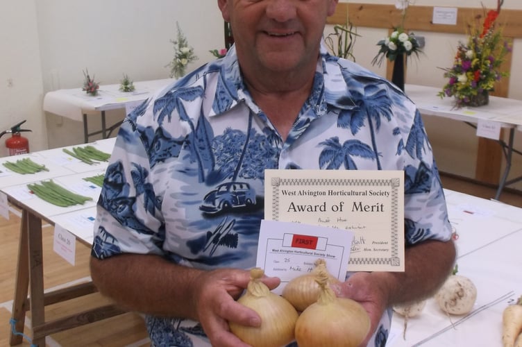 Mike Hine with his blue ribbon onions