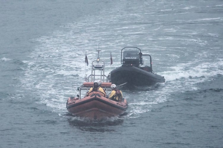 Dart RNLI lifeboat tows stricken rib back to the Dart