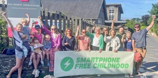 Devon parents say no to smartphones 