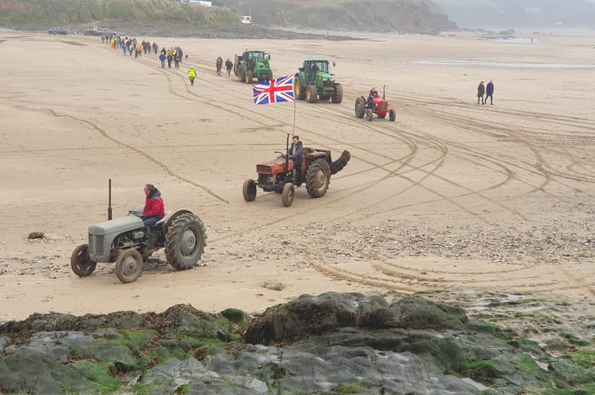 The farmers cross the sands