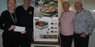 Dartmouth Rotary Club bring pizzas to children in hospice