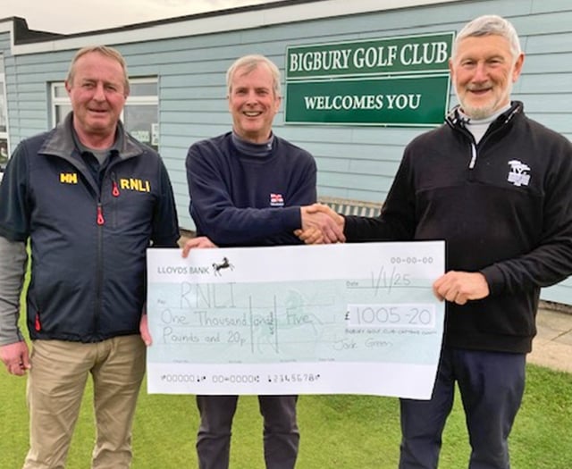 Bigbury men’s captain hands over cheque to RNLI