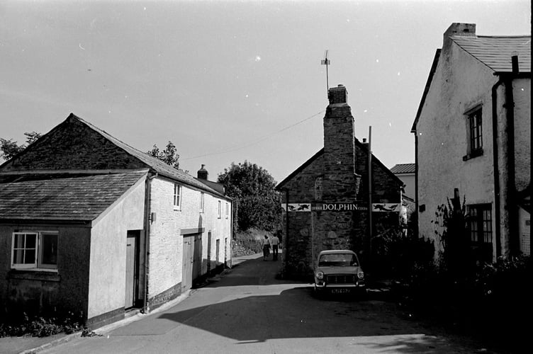 Dolphin Inn, Tallet Bar and Old Hundredth, Kingston